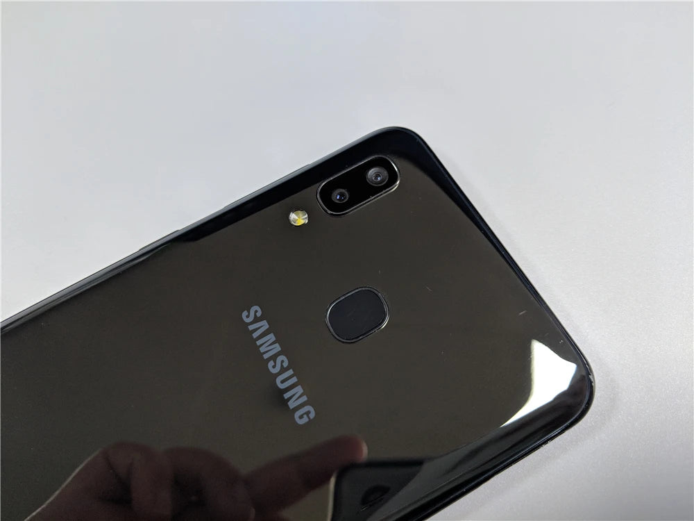 Samsung Galaxy A20 - Original Unlocked Smartphone with 6.4 Inches Display, 3GB RAM, 32GB ROM, and 13MP Camera